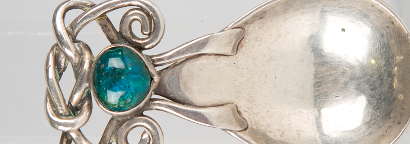 Arts and Crafts silver caddy spoon, the hammered bowl with intertwined scroll handle, set with a turquoise enamel cabochon, London 1907 by Omar Ramsden & Alwyn Carr