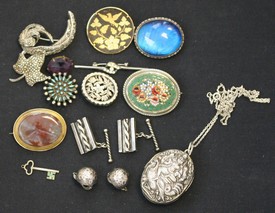 LOT 558
