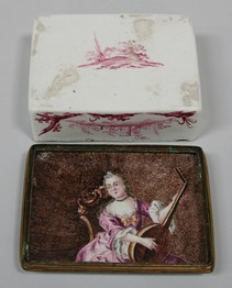 LOT 858