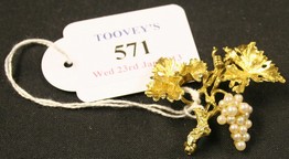 LOT 571