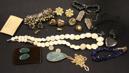 LOT 733