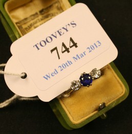 LOT 744