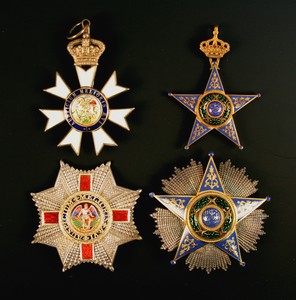 LOT 895
