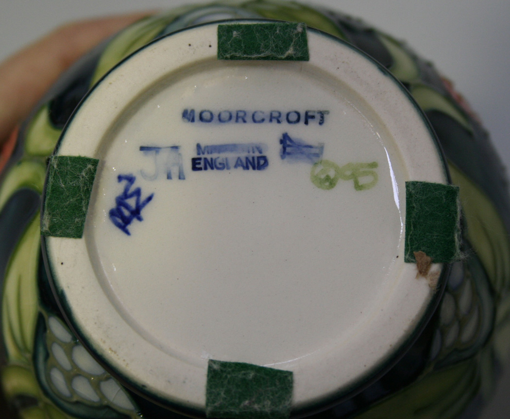 John Beswick Morris Strawberry Thief Vase - 200mm Height, William Morris Design, Ceramic, Multicoloured, Gift Boxed