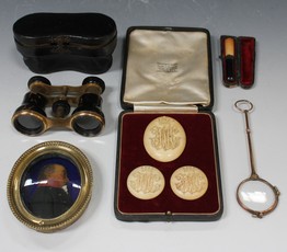LOT 832