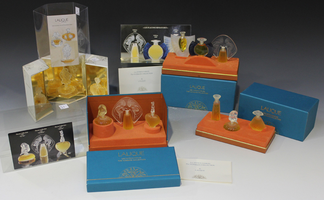3 Pc) Assorted Miniature Perfume Bottles Set