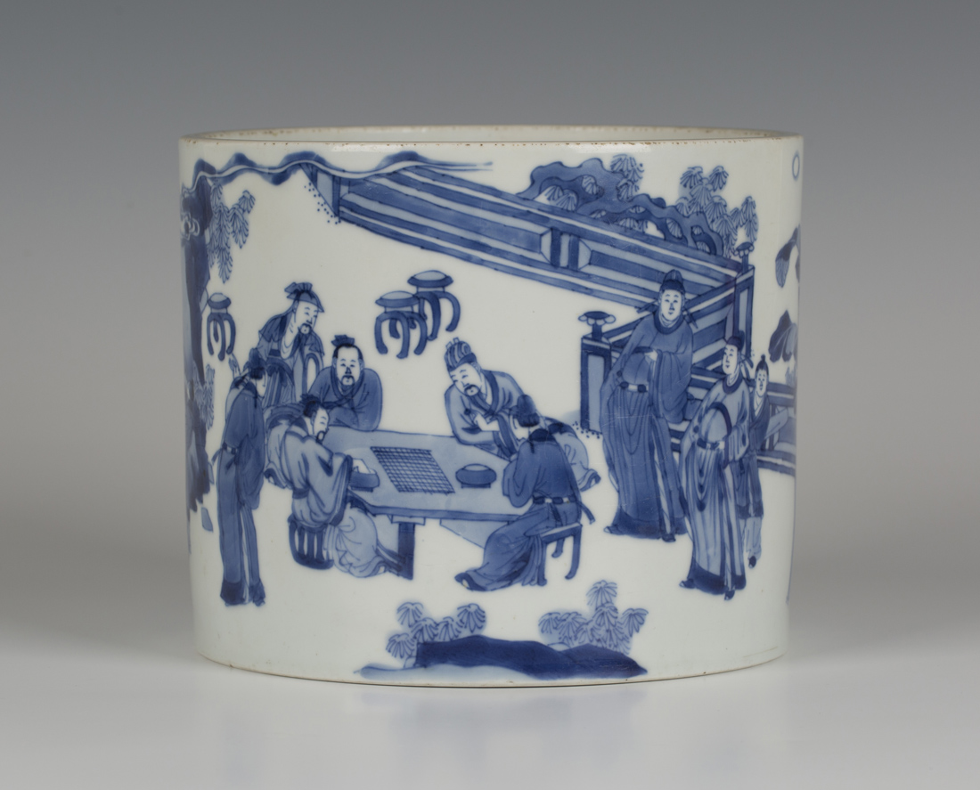 A blue and white Transitional brush pot, 17th Century with Chenghua mark. -  Bukowskis