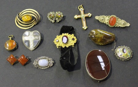 LOT 695