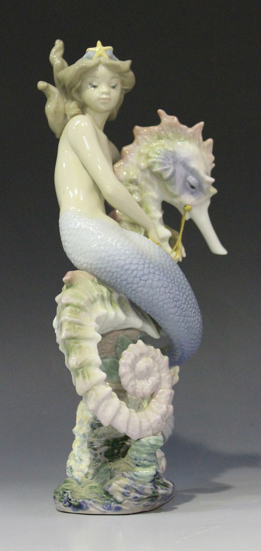 LLADRO Beneath the Waves 認定証 1822 限定品 LLADRO Beneath the Waves 認定証 1822 限定品 A Lladro porcelain