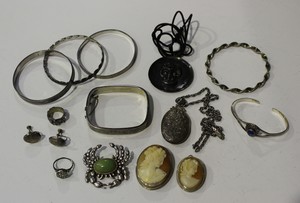 LOT 672