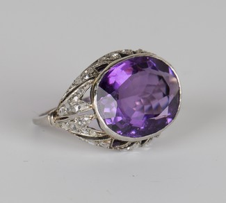 LOT 607