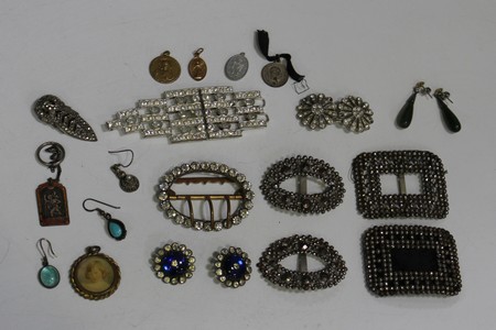 LOT 686