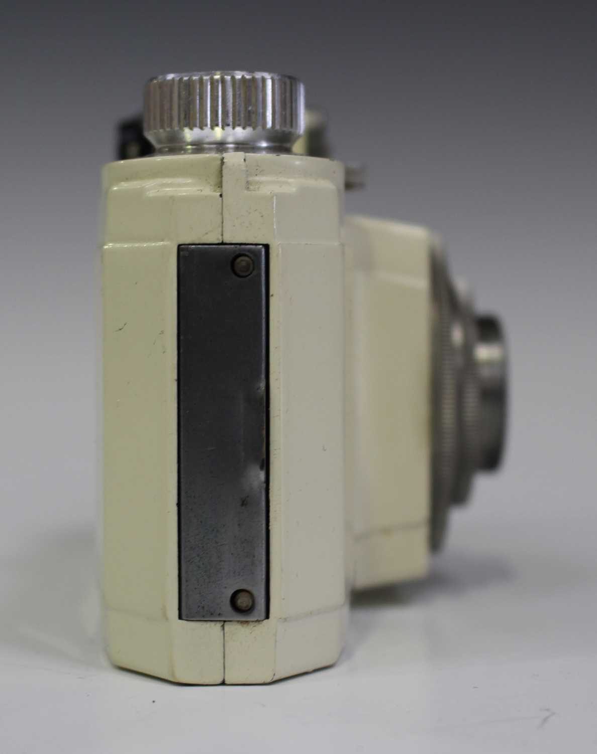 An Ilford Advocate Series 1 camera with cream enamelled An Ilford Advocate Series 1 camera with cream enamelled