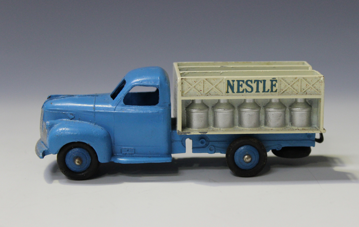 Dinky Toys France – Camion Laitier Ford Nestlé – Réf 250O – Échelle 1:50 – Occasion