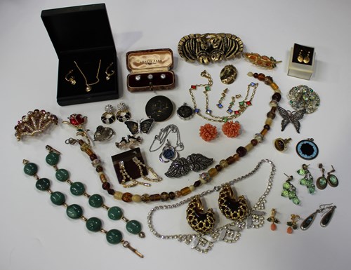 LOT 683