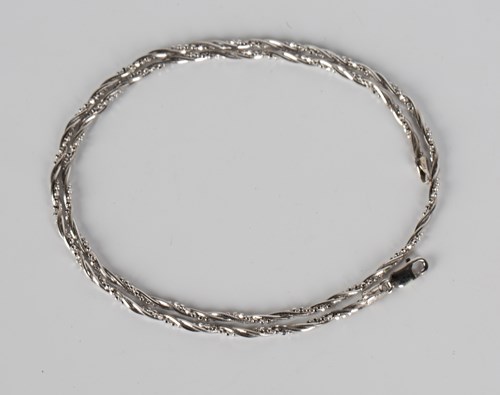 LOT 687