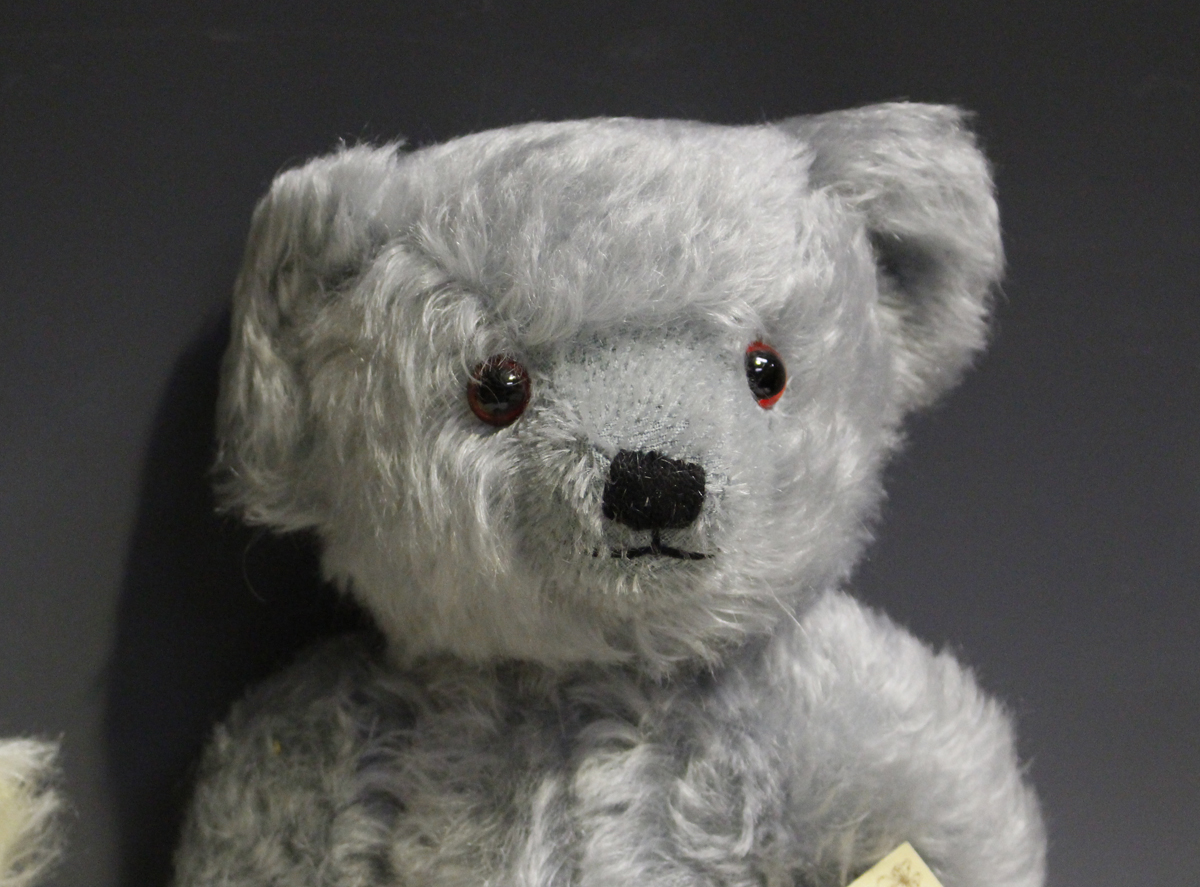 Nine Deans limited edition teddy bears, comprising Frank