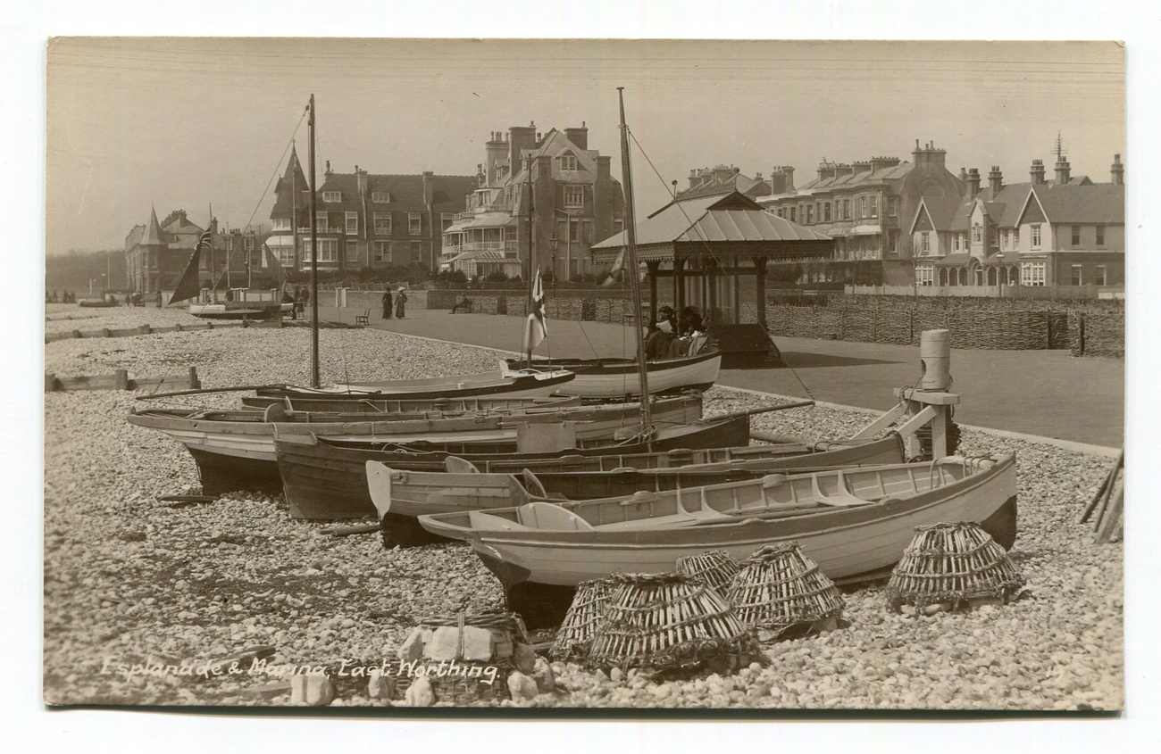 WORTHING. A collection of approximately 94 postcards of Worthing and ...