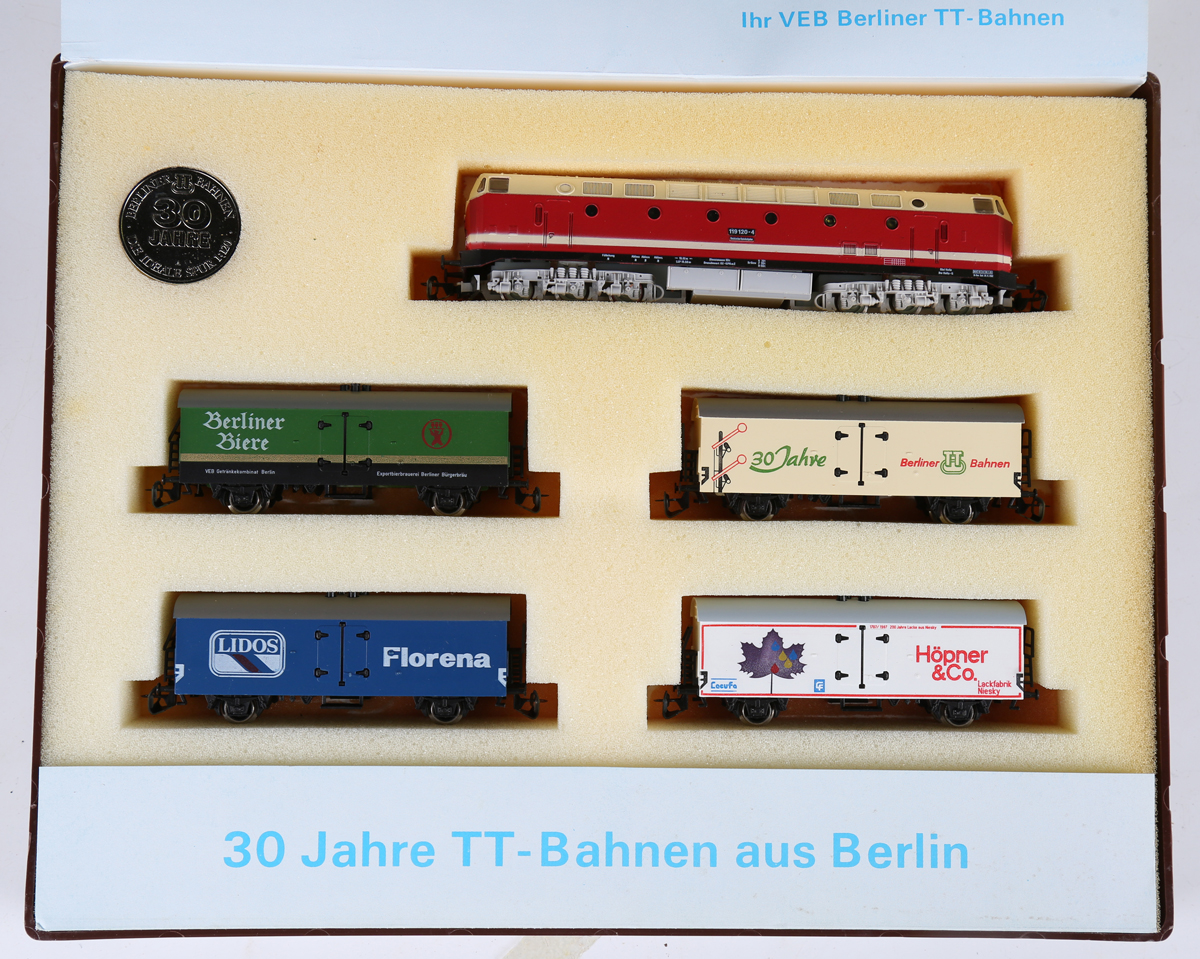 Lot De 2 Wagons Marchandises BERLINER TT, Occasion, Pour Train Miniature