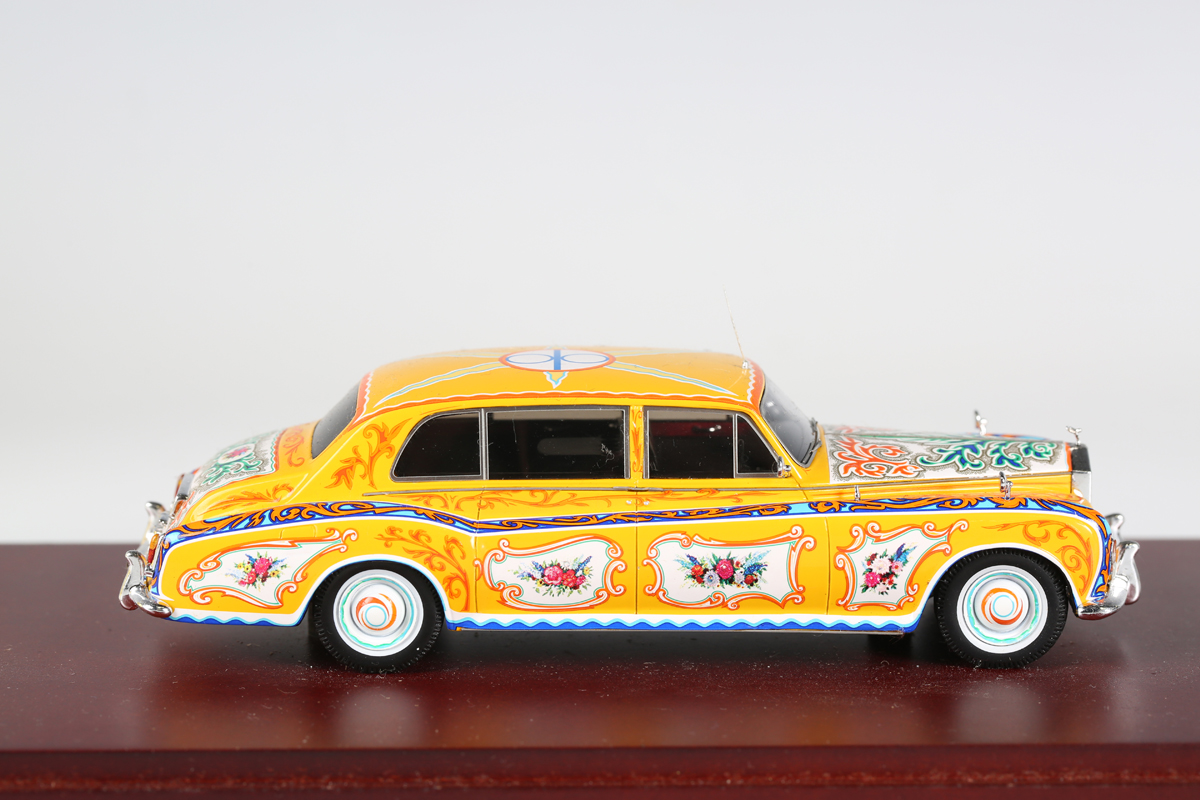 A Truescale Miniatures 1965 Rolls-Royce Phantom V Mulliner Park