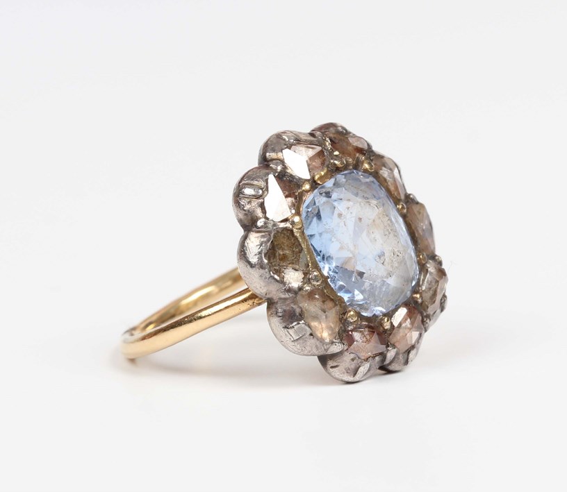LOT 685