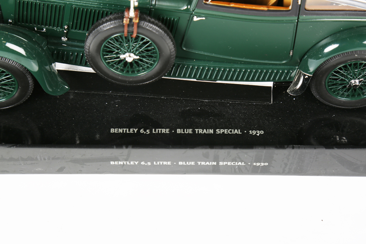 A Minichamps 1:18 scale model of a Bentley 6.5 Litre Blue