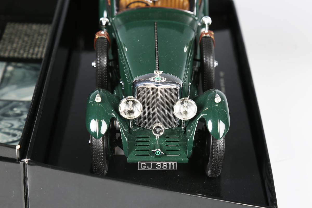 A Minichamps 1:18 scale model of a Bentley 6.5 Litre Blue