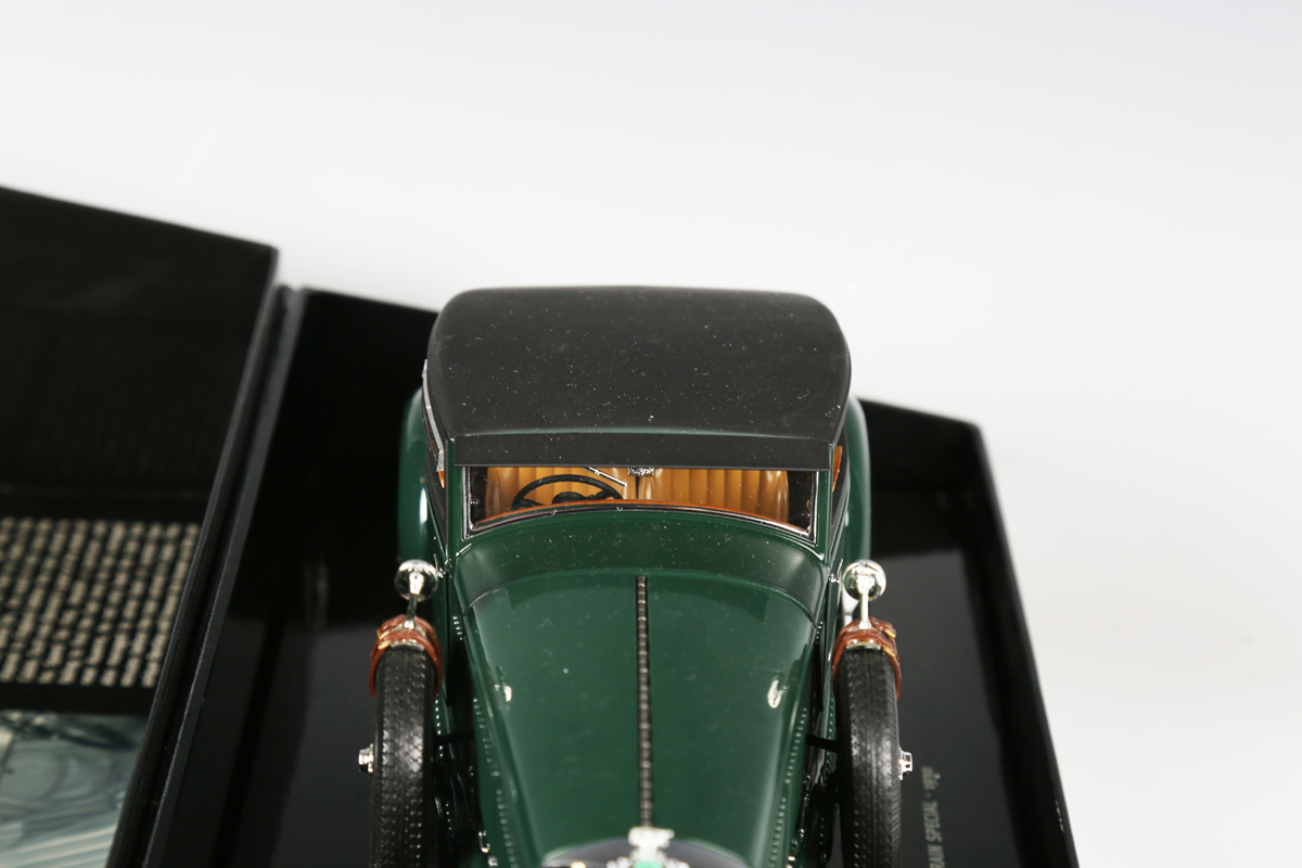 A Minichamps 1:18 scale model of a Bentley 6.5 Litre Blue
