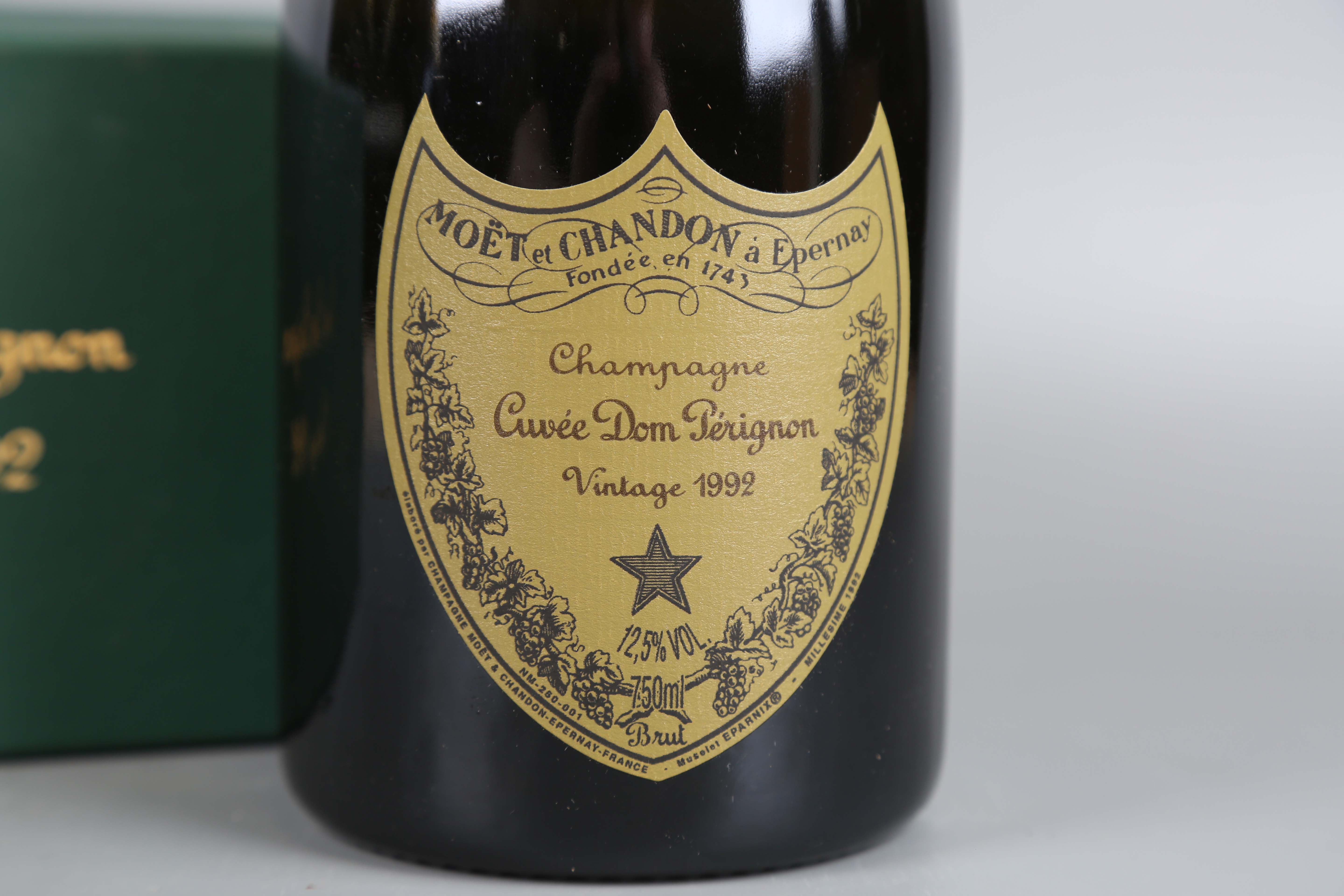 Moet et Chandon Cuvée Dom Perignon Vintage Champagne, 1992, boxed (1).