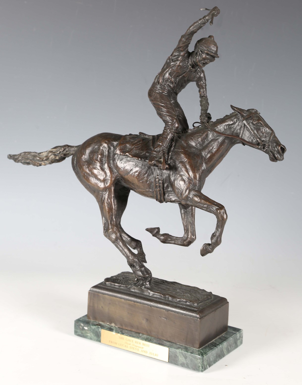 LOT 2562