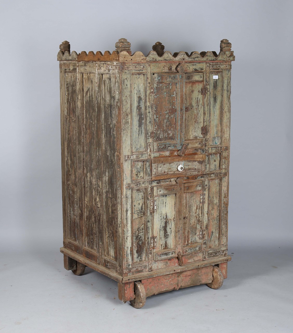 LOT 2076