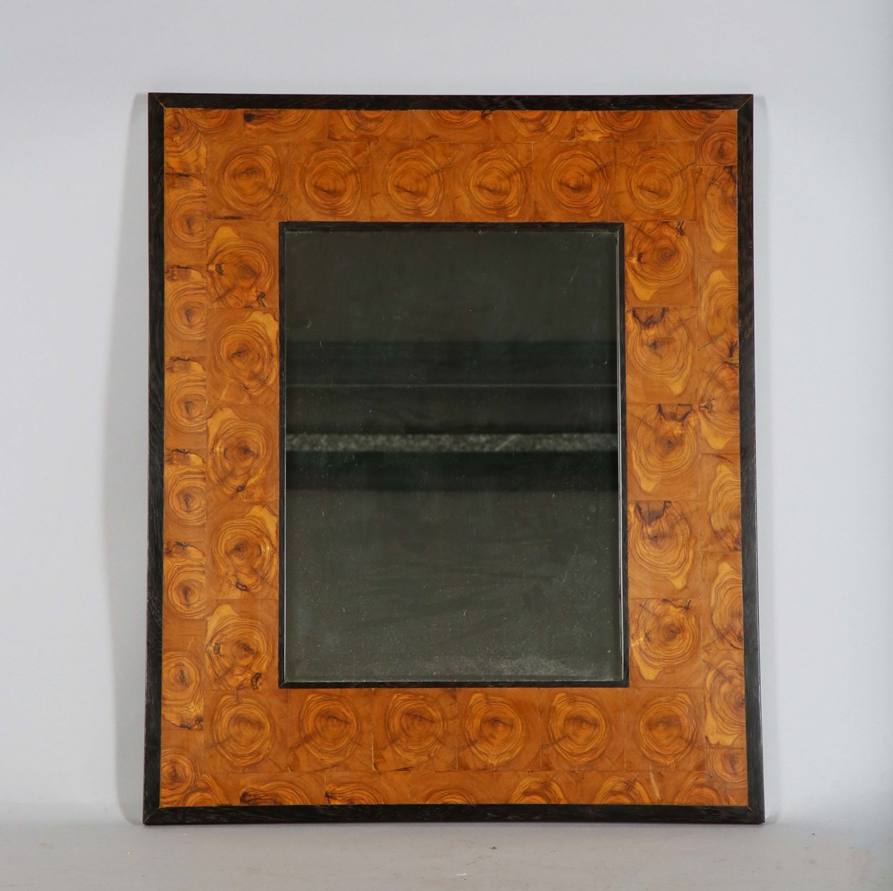 LOT 2081