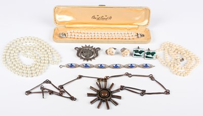 LOT 653