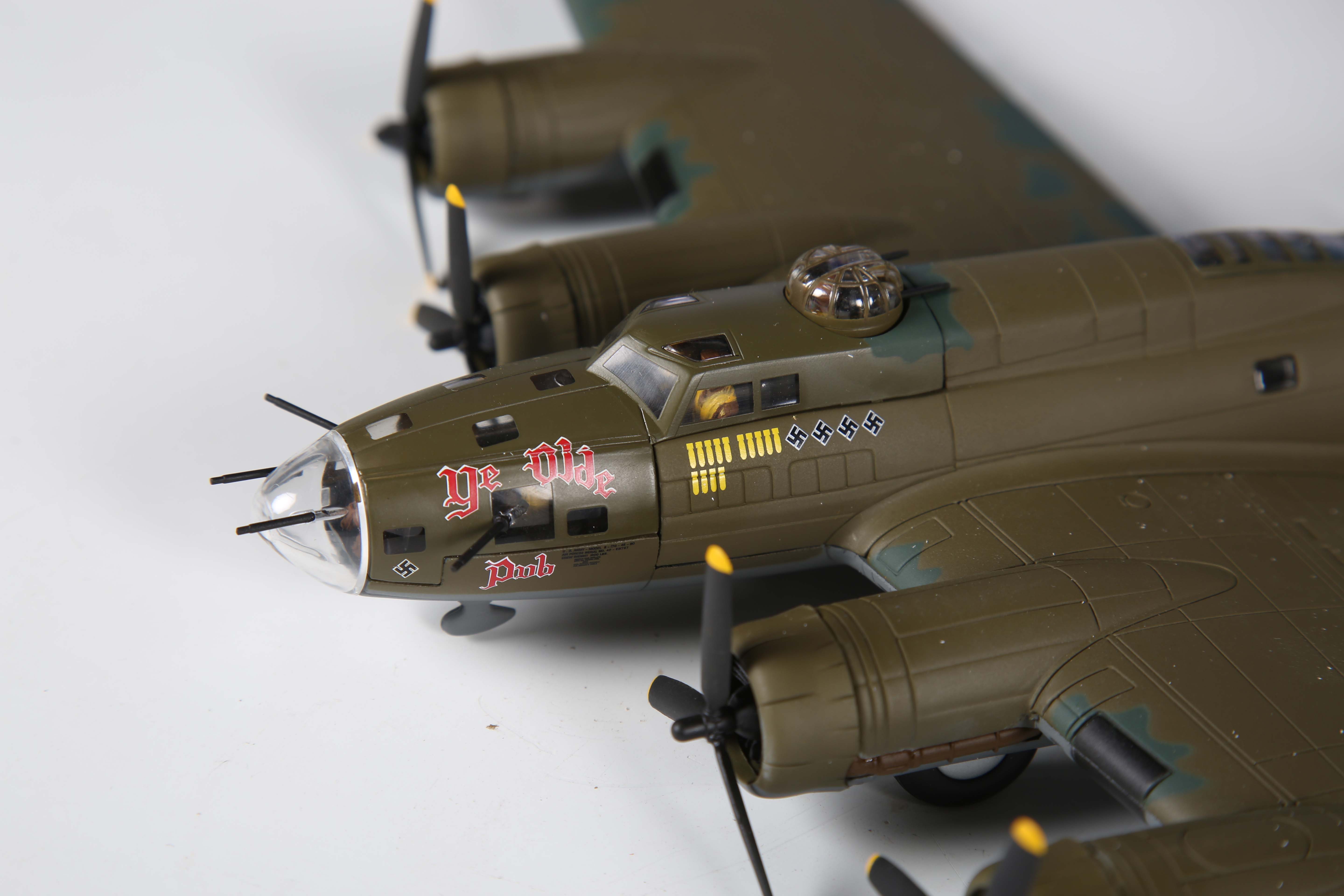 A Corgi The Aviation Archive limited edition AA39915 Boeing B-17F