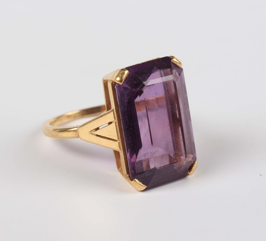 LOT 571