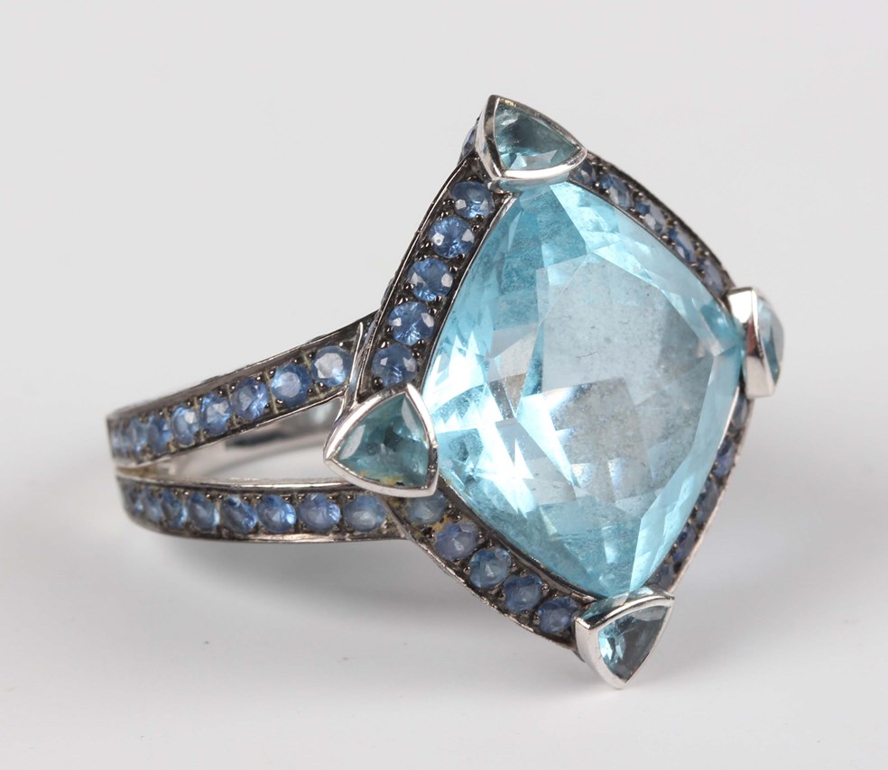 LOT 592