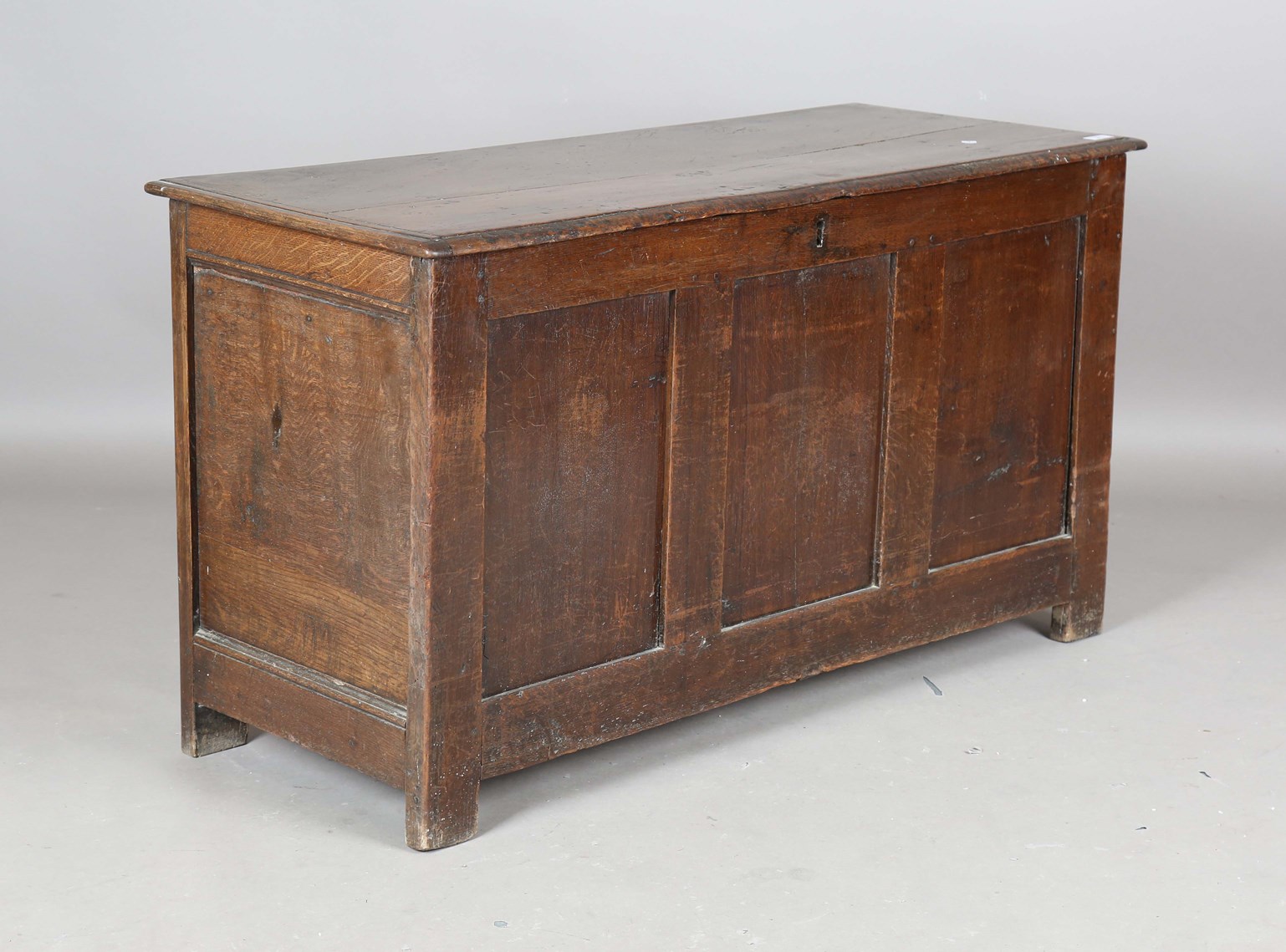 LOT 2073