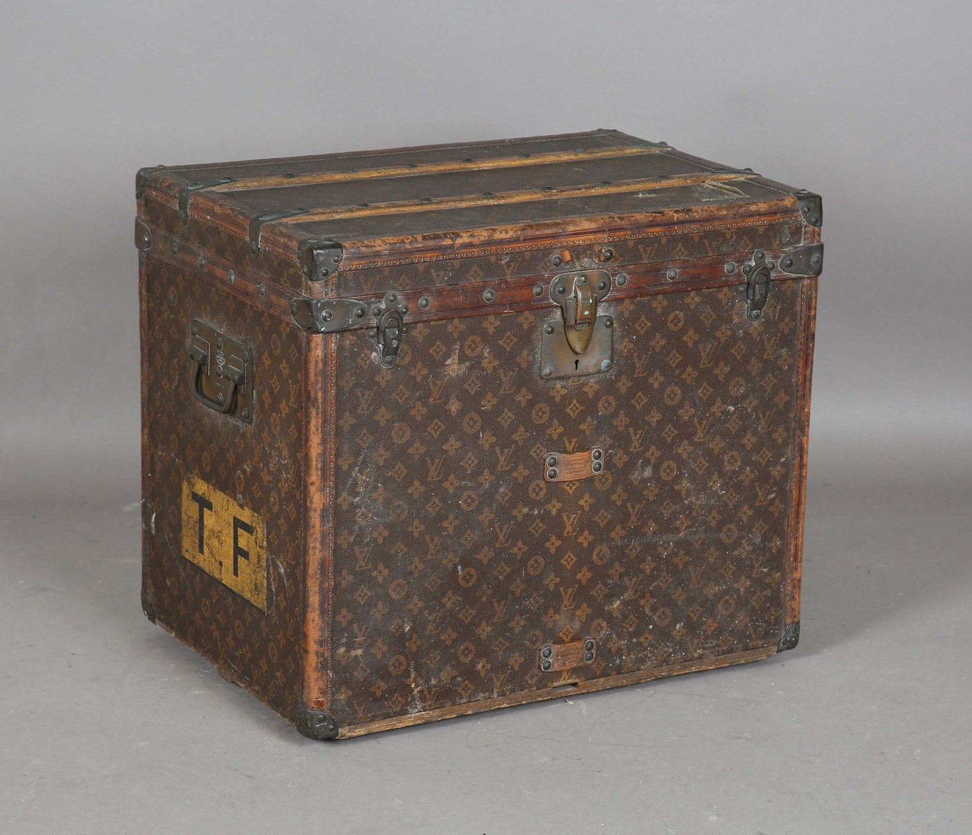 LOT 2570