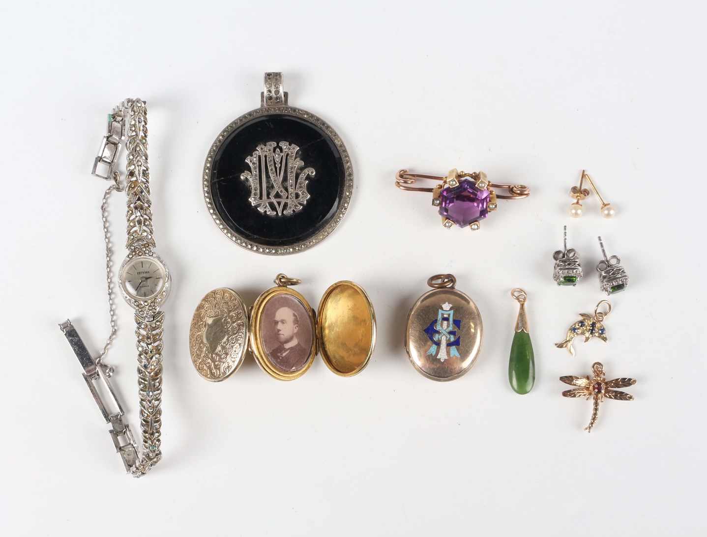LOT 582