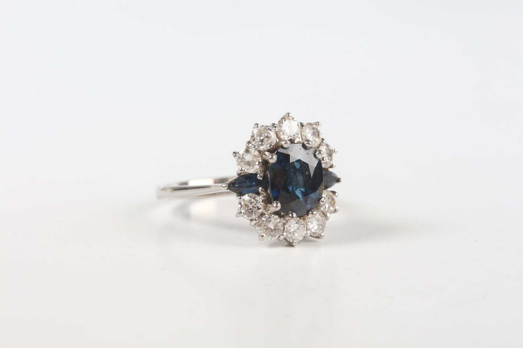 LOT 695