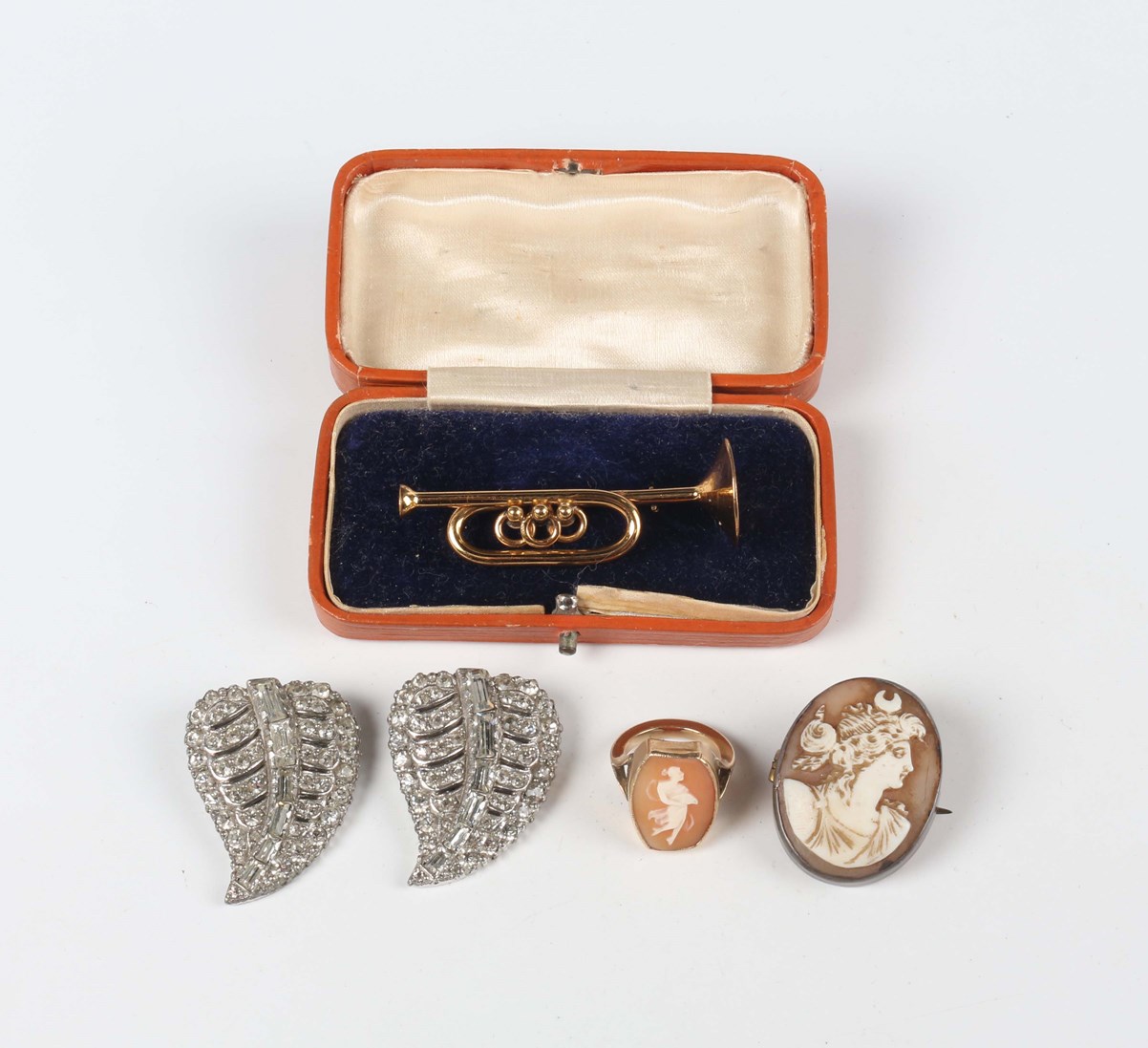 LOT 729
