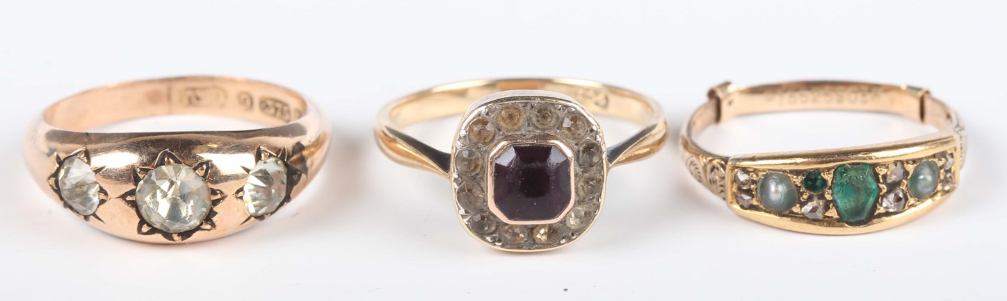 LOT 749