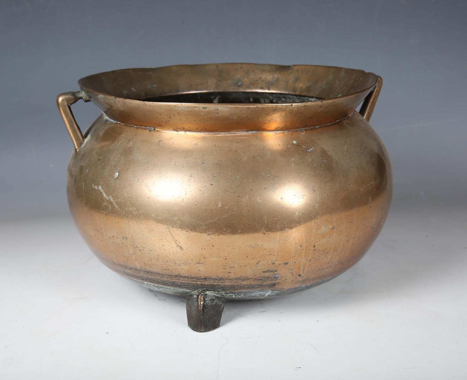 LOT 2570