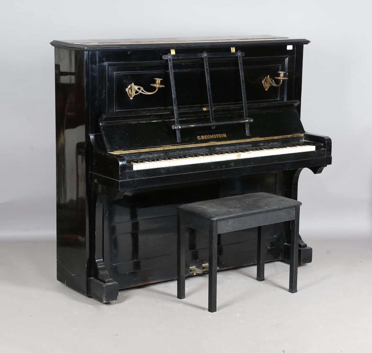 LOT 2084