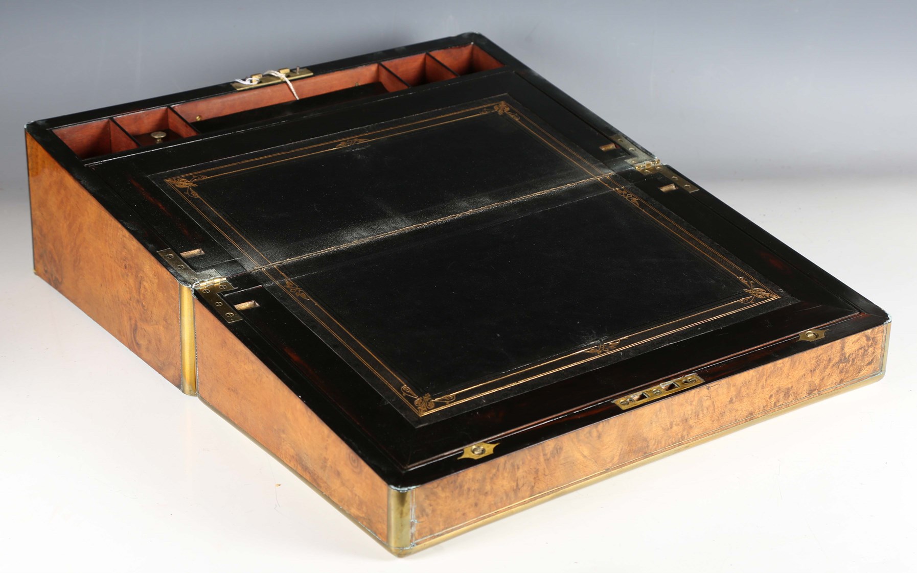 LOT 2570