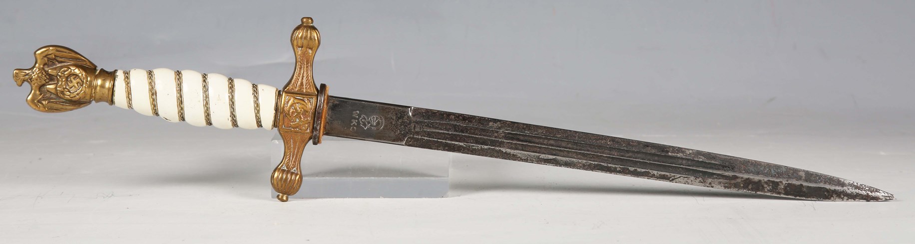 LOT 4044