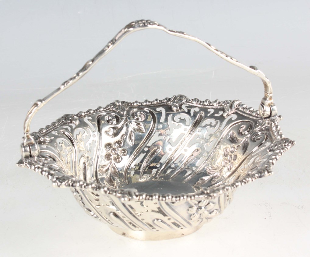 LOT 483